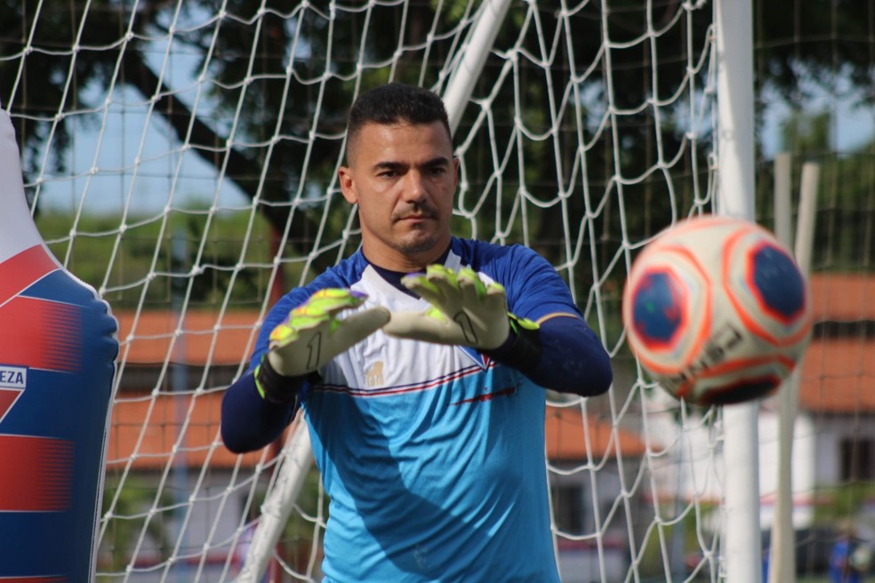 Clássico-Rei: Felipe Alves entrou em campo horas após a morte do pai