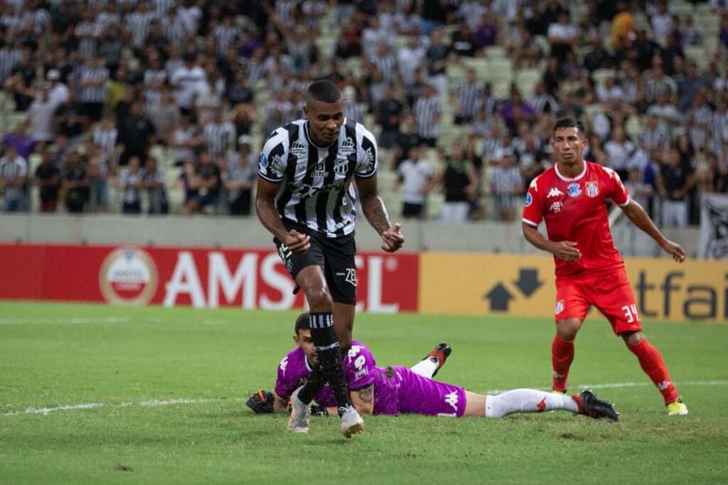 Ceará goleia o General Caballero-PAR e dá um grande passo rumo à classificação na Copa Sul-Americana