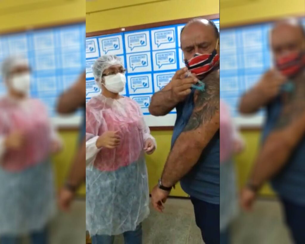 Com medo de não ser vacinado, cearense aplica vacina no próprio braço