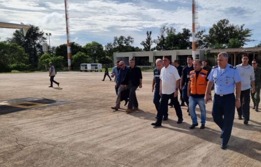 Bolsonaro e ministros sobrevoam áreas atingidas pelas chuvas no sul da Bahia