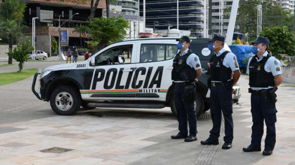 Polícia Militar prende dupla suspeita de roubar residência e fazer vítimas refém em Juazeiro do Norte