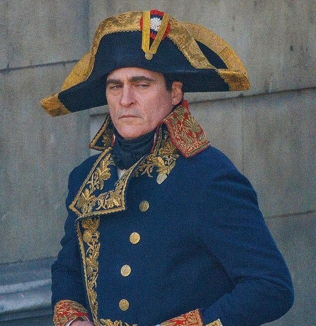 Confira: Joaquin Phoenix surge pela primeira vez como Napoleão Bonaparte