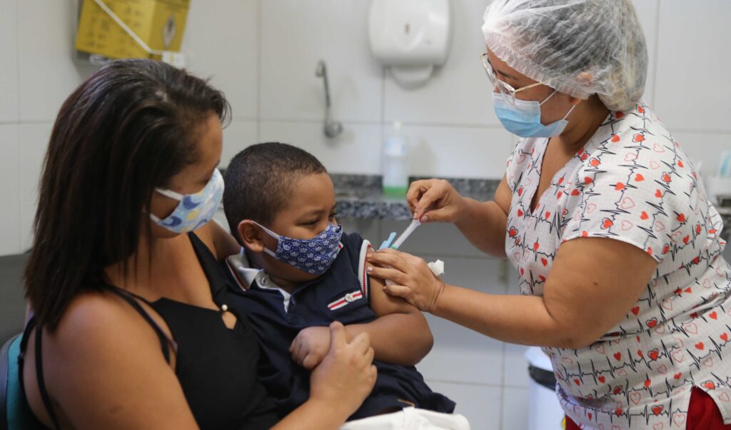 Confira listas de vacinação contra Covid-19 para crianças em Fortaleza até do dia 17 de janeiro