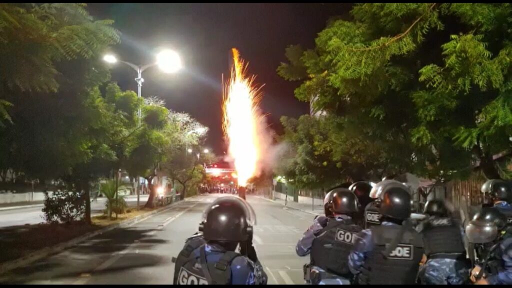 Confronto entre ambulantes e guarda municipal é registrado no Centro de Fortaleza