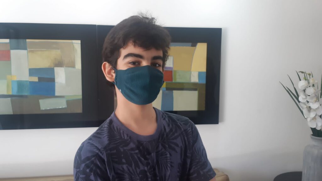 Conheça o menino de 13 anos que foi aprovado em 1º lugar na UECE