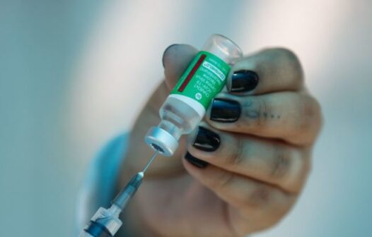 Tomar vacinas diferentes contra a Covid-19 é seguro? Veja o que dizem especialistas