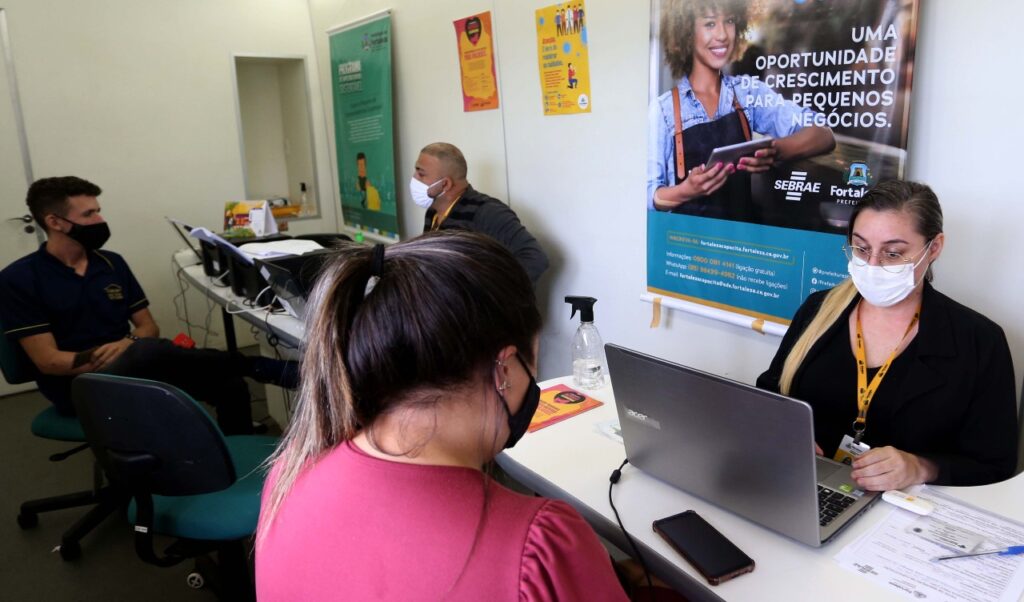 Unidade Móvel oferece serviços para empreendedores e trabalhadores