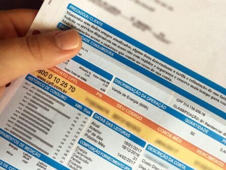 Cerca de 45% do que é pago na conta de energia é de tributos