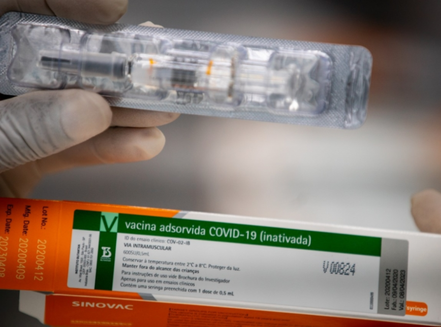 Governo Federal pede entrega imediata de 6 milhões de doses da Coronavac