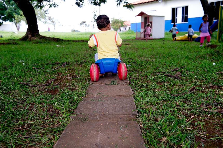 Covid-19 deixou 12 mil órfãos de até 6 anos no país, mostram cartórios