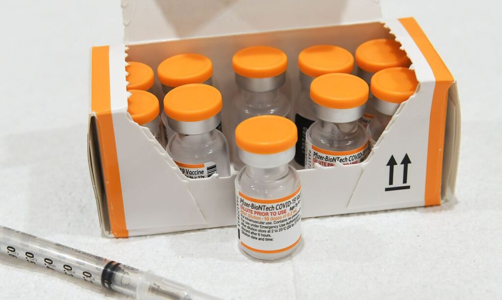Covid-19: Pfizer antecipará 600 mil doses da vacina pediátrica