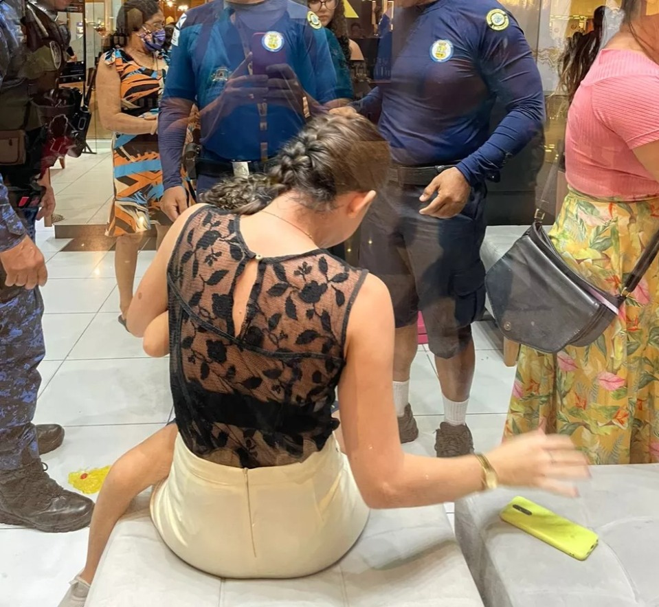 Criança que se engasgava com bombom é salva por guardas municipais em shopping de Fortaleza