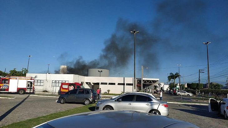 Incêndio atinge ala covid de hospital em Aracaju; há pacientes feridos