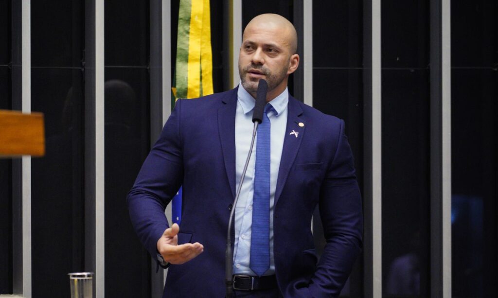 Ministro Alexandre de Moraes multa deputado Daniel Silveira em R$ 405 mil