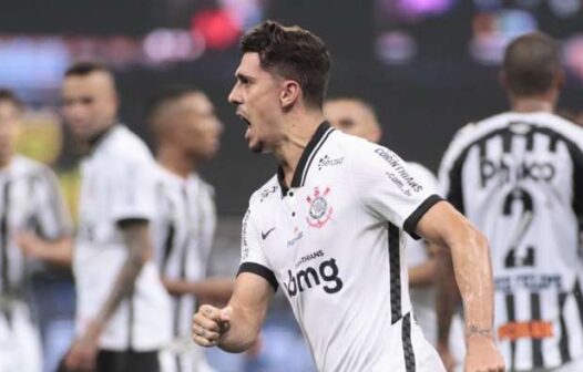 Danilo Avelar, zagueiro do Corinthians, comete ato racista durante partida virtual