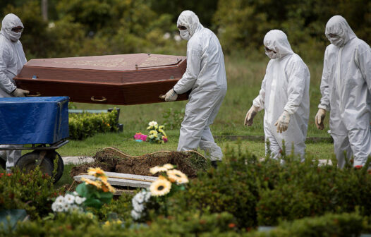 Pela primeira vez, Brasil registra mais de 2 mil mortes por covid-19 em 24h