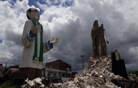 Defesa Civil vai elaborar laudo técnico sobre desabamento da estátua de Padre Cícero