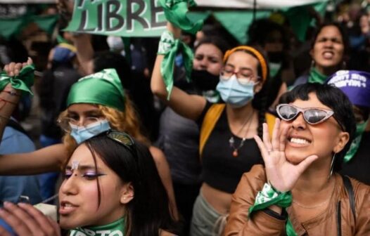 Deputados criticam legalização do aborto na Colômbia