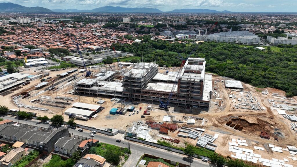 Desabamento na obra do Hospital Universitário na Uece mata um operário e deixa outro ferido gravemente