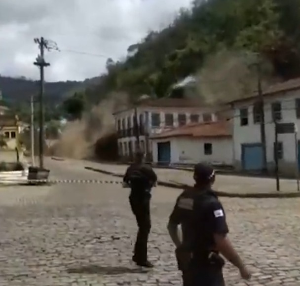 Vídeo: deslizamento de terra assusta moradores de Ouro Preto