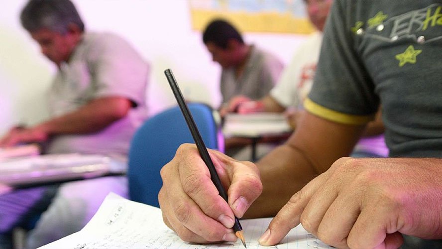 Cinco concursos públicos estão com inscrições abertas no Ceará; salários chegam a R$ 23 mil