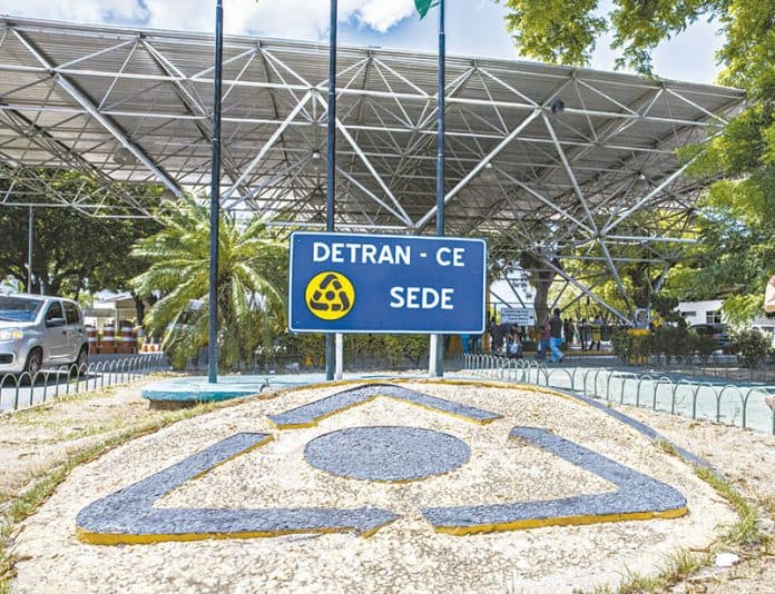 Servidores fazem ocupação no Detran e ameaçam impedir exames de direção nesta quarta-feira (23)