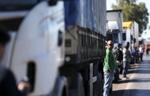 Confederação orienta que os 800 mil caminhoneiros participem da greve no dia 1º de fevereiro