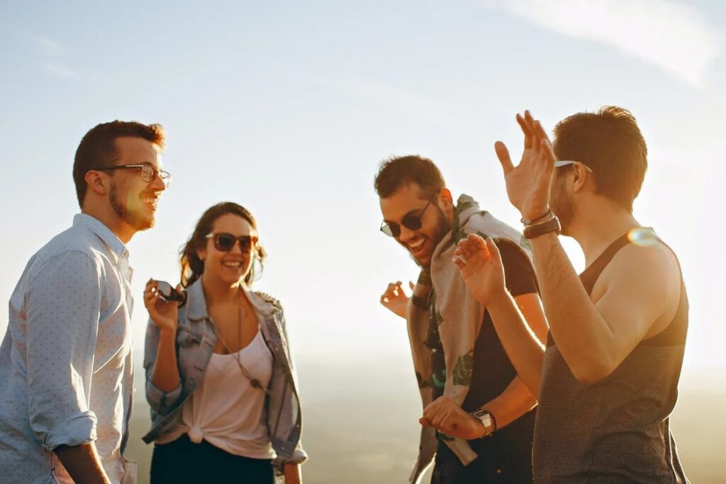 Dia do Amigo confira lindas frases para enviar neste dia