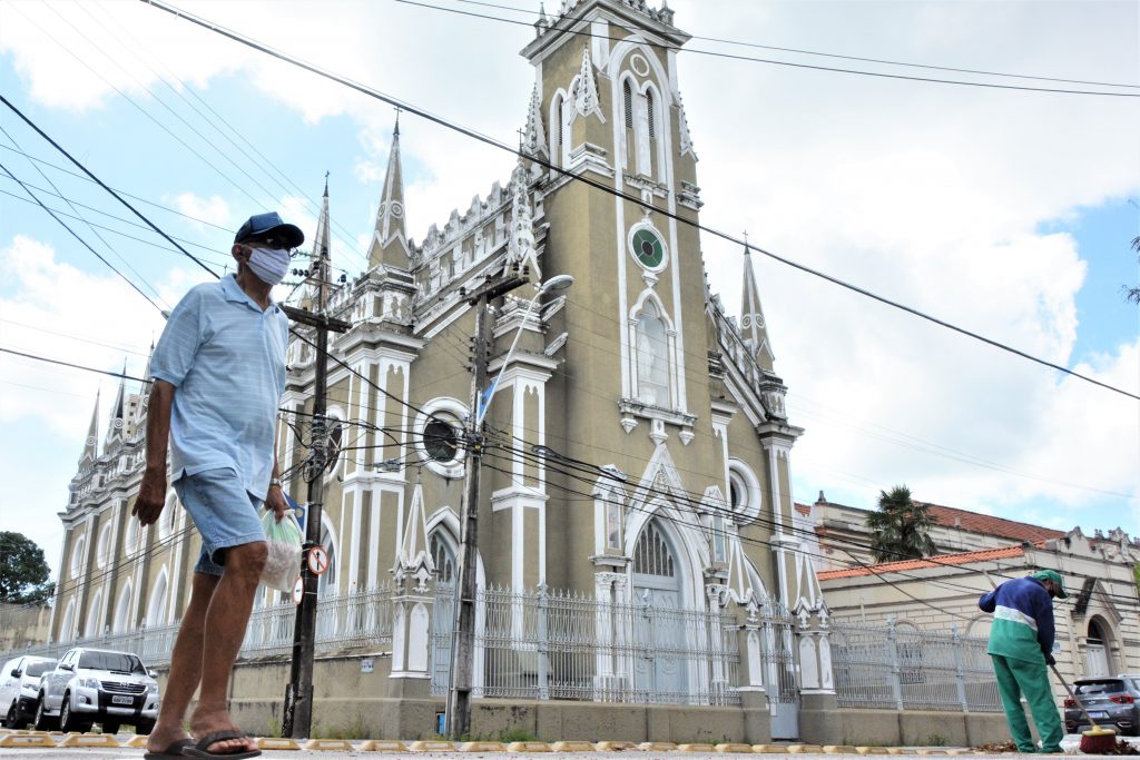 Domingo de Páscoa: uso de máscaras deixa de ser obrigatório em igrejas do Ceará