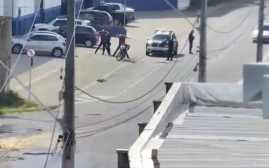 Dupla em moto é capturada no bairro Henrique Jorge com apoio de videomonitoramento