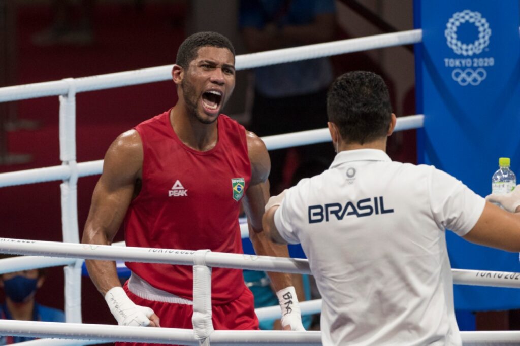 Boxeador Hebert Conceição comemora vitória com xingamentos e vídeo viraliza nas redes sociais