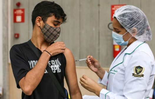 Ministério da Saúde recomenda que vacinação em adolescentes, contra a Covid-19, seja suspensa