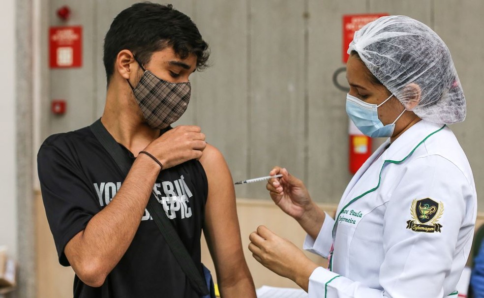 Ministério da Saúde recomenda que vacinação em adolescentes, contra a Covid-19, seja suspensa