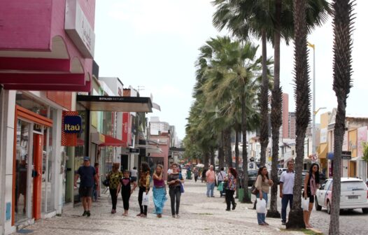 Lojas da Avenida Monsenhor Tabosa promovem descontos de até 50%  nos produtos