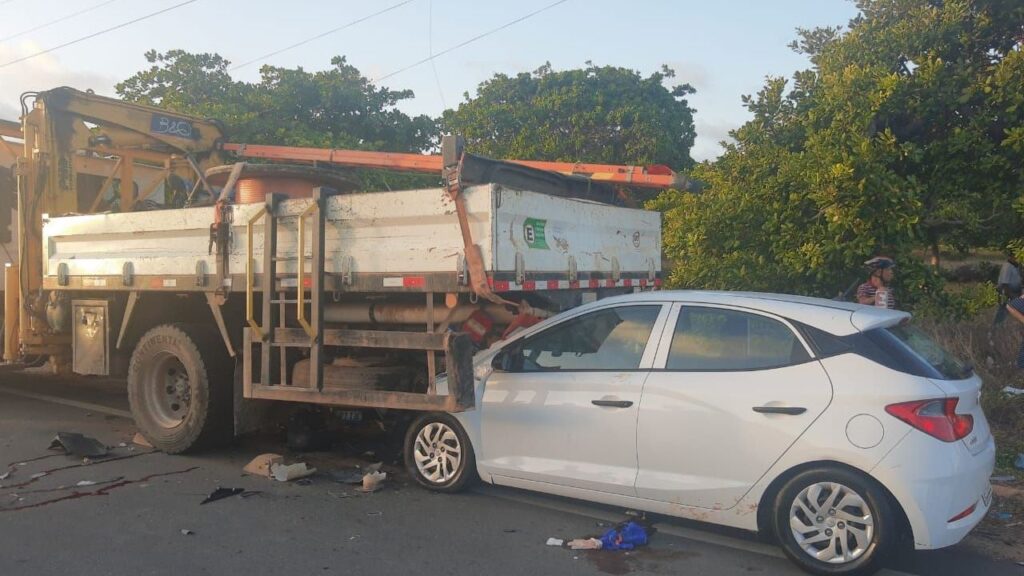 Três funcionários da Enel morrem atropelados por carro desgovernado em estrada de Itarema