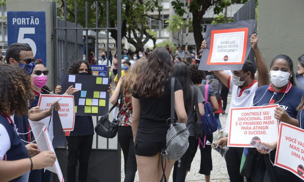 Enem: estudantes com covid-19 podem pedir reaplicação da prova