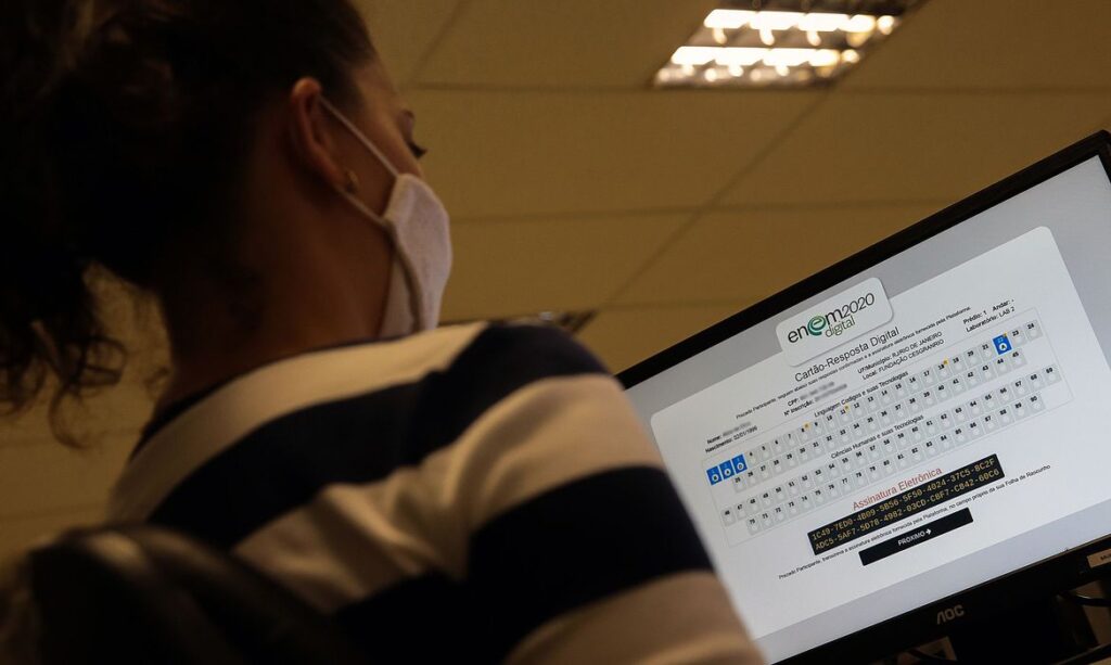 Governo do Ceará lança preparatório online e gratuito para o Enem
