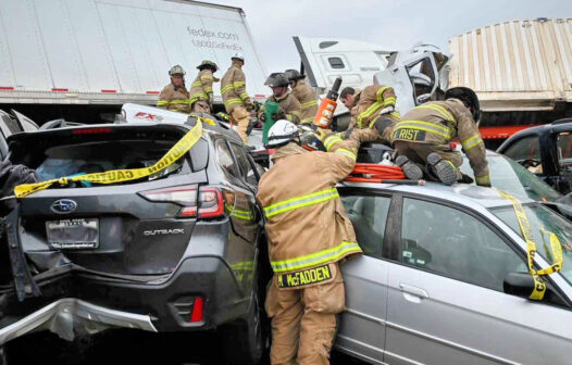 Engavetamento de mais de 70 veículos deixa cinco mortos nos Estados Unidos