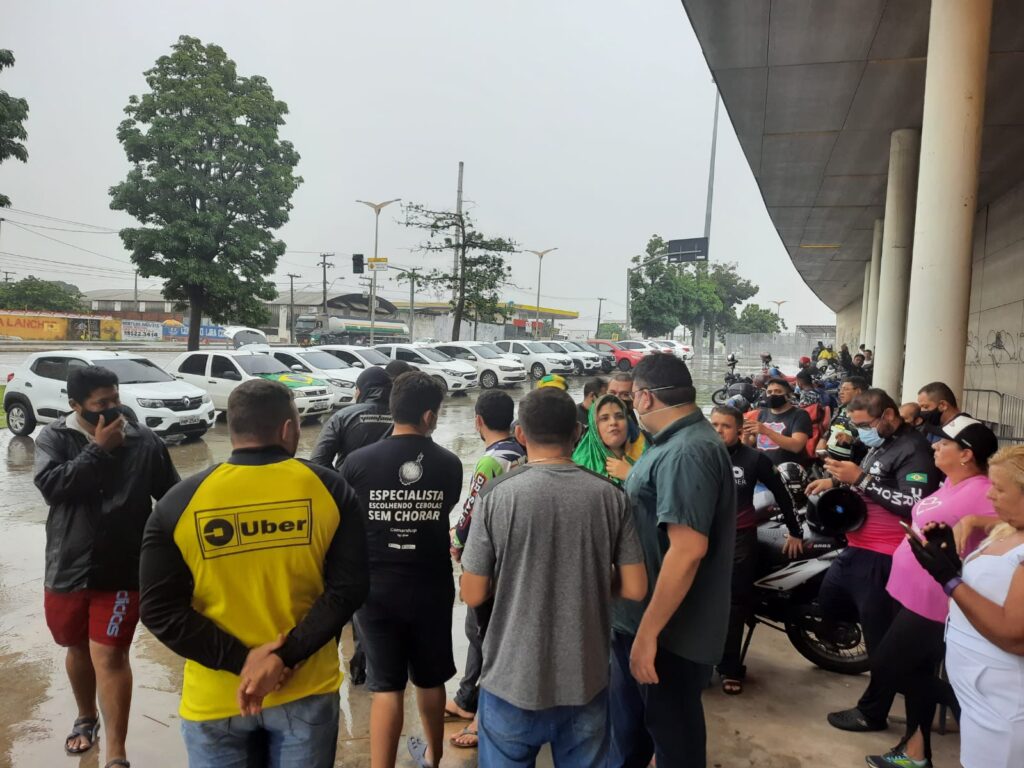 Entregadores e motoristas de aplicativo de Fortaleza fazem paralisação nesta terça-feira