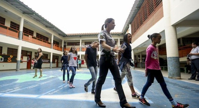 MEC prevê adesão de 54 escolas ao modelo cívico-militar em 2021