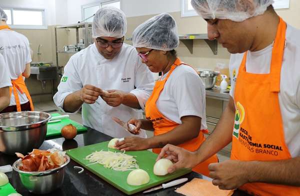 Escola de Gastronomia Social de Fortaleza oferta 180 vagas em cursos gratuitos neste mês