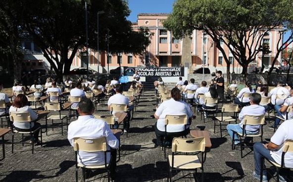 Escolas e universidades devem realizar avaliações presenciais