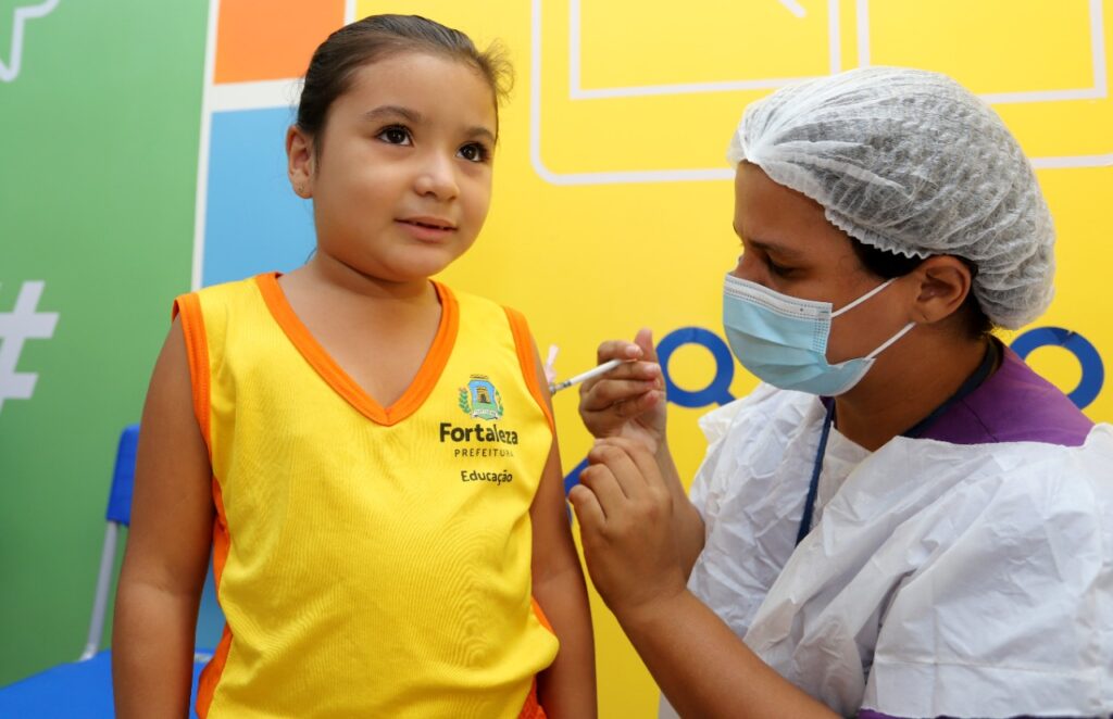 Escolas municipais de Fortaleza recebem equipes de vacinação contra a Covid-19