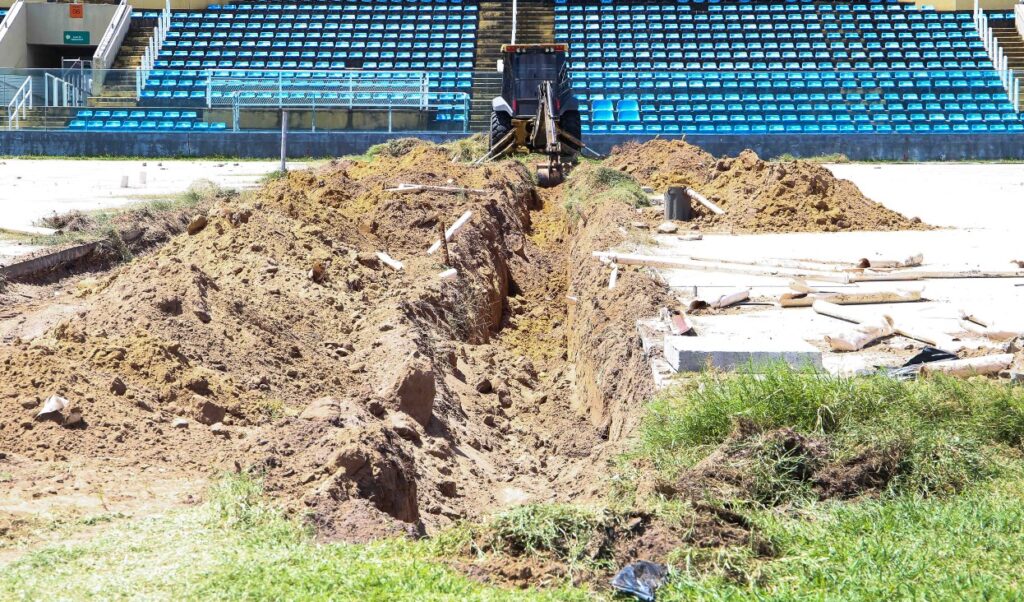 Obras de reforma são iniciadas no gramado do Estádio Presidente Vargas