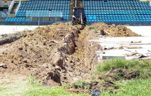 Obras de reforma são iniciadas no gramado do Estádio Presidente Vargas