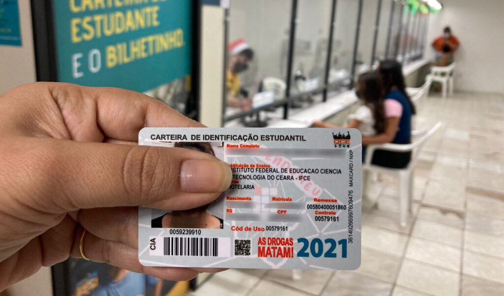 Carteira de estudante 2021 começa a valer hoje em Fortaleza; saiba como retirar