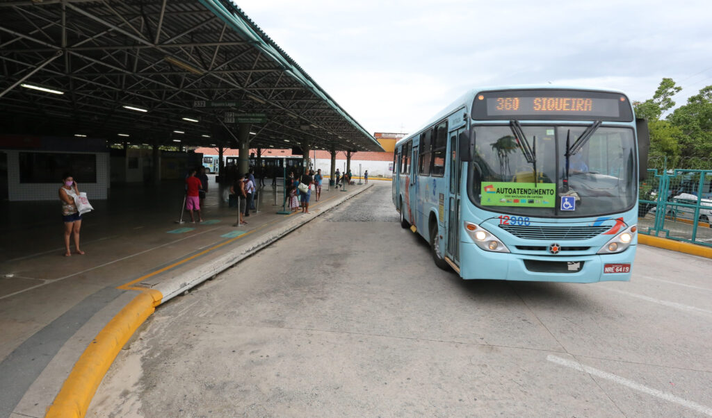 Etufor realiza fusão de linhas de ônibus nos bairros Aracapé e Passaré, em Fortaleza