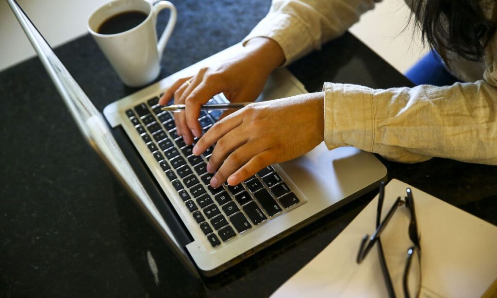 Excesso de trabalho e pandemia podem desencadear Síndrome de Burnout