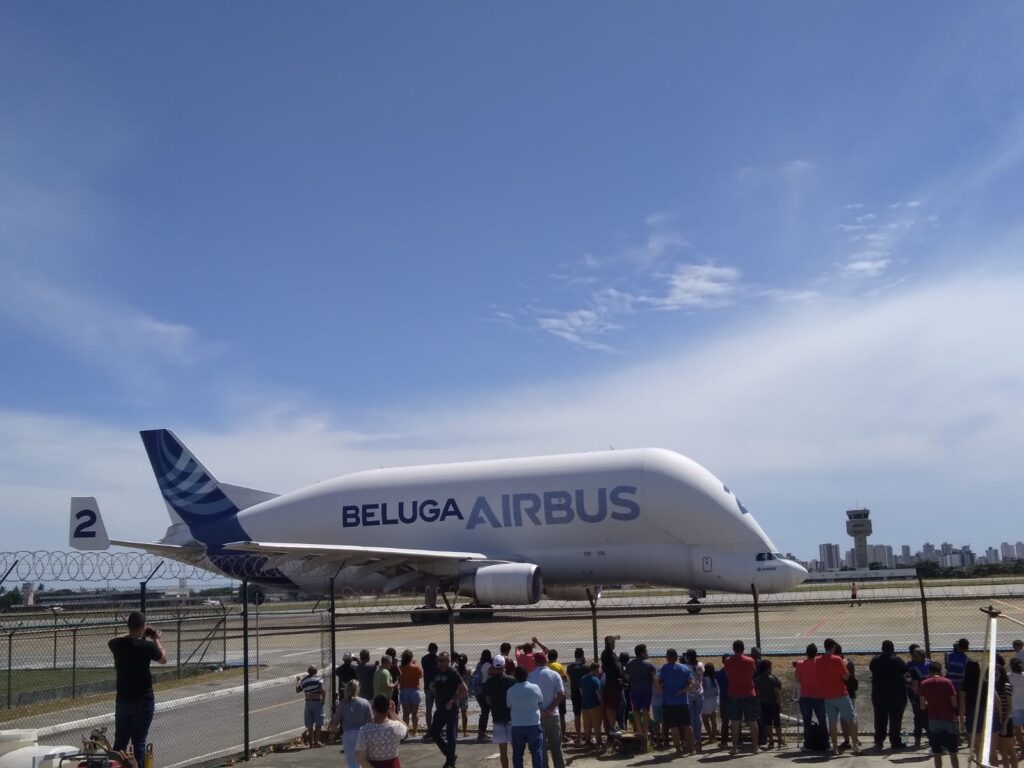 Veja imagens da carga que o “avião baleia” está transportando