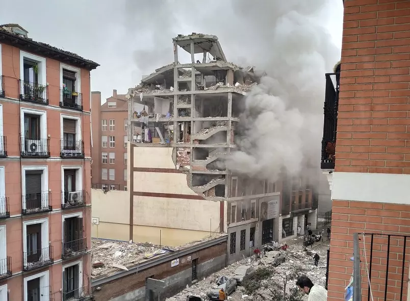 Forte explosão atinge prédio no centro de Madri, na Espanha (Foto: Reprodução/Twitter)